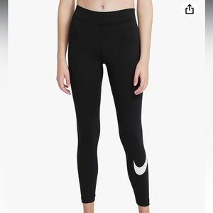 Nike NSW Essential Mid Rise Swoosh Legging Womens